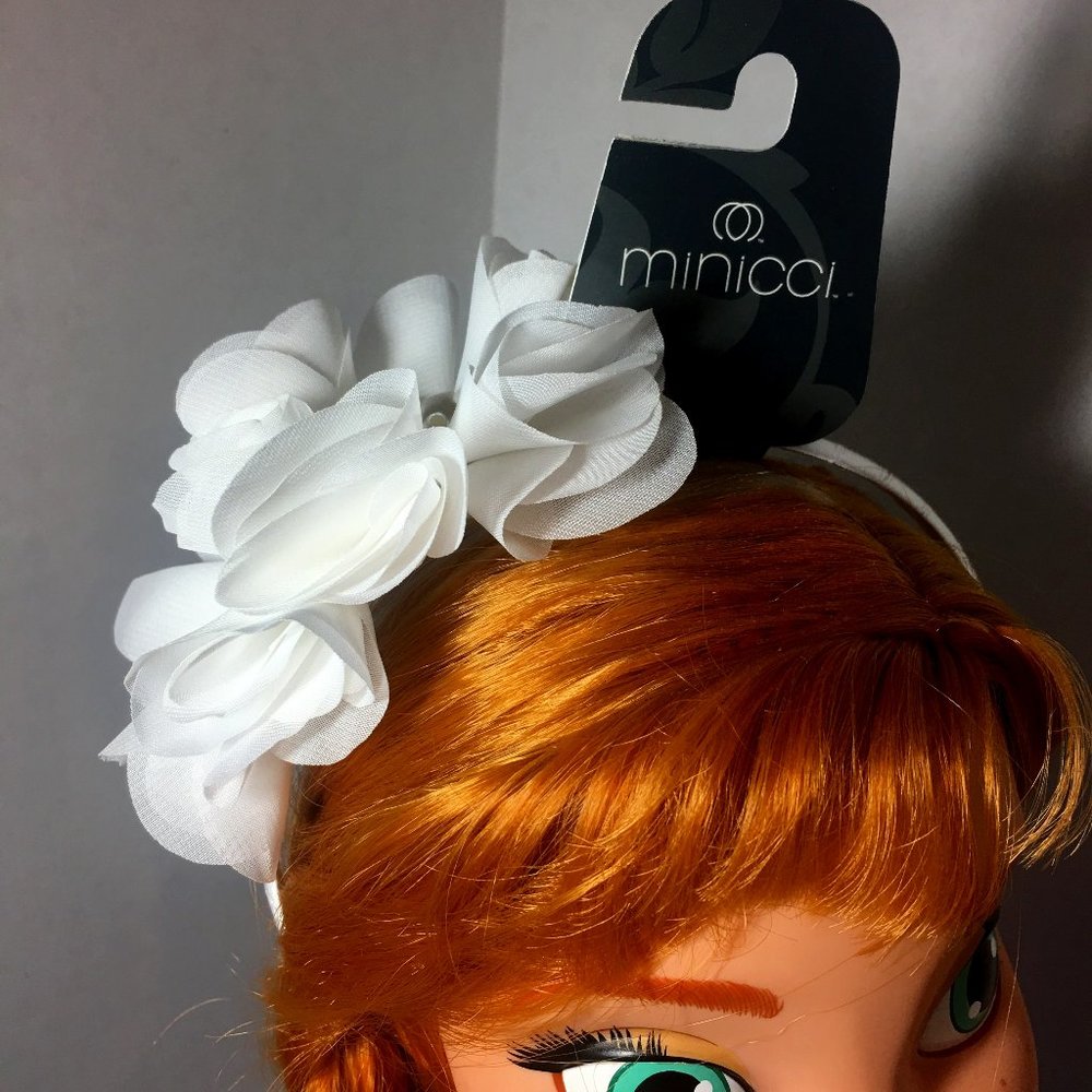 Gorgeous Minicci White Double Flower Headband